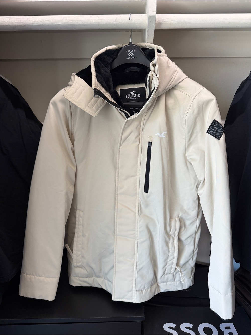 Hollister Men’s Cream Puffer Jacket with Black Faux Fur Lining